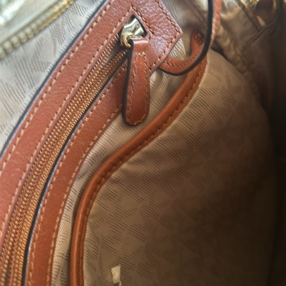 Michael kors backpack - Picture 7 of 9